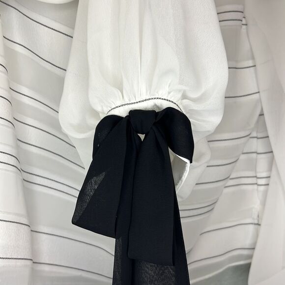 Vince Camuto bishop sleeve top 🖤 NWT 🖤 SMALL - Picture 7 of 7